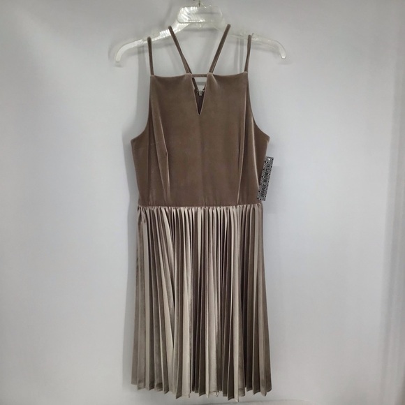 Gianni Bini Women’s Jenni Velour Pleated Mini Dress Party Champagne NWT Size 8 - Picture 2 of 9